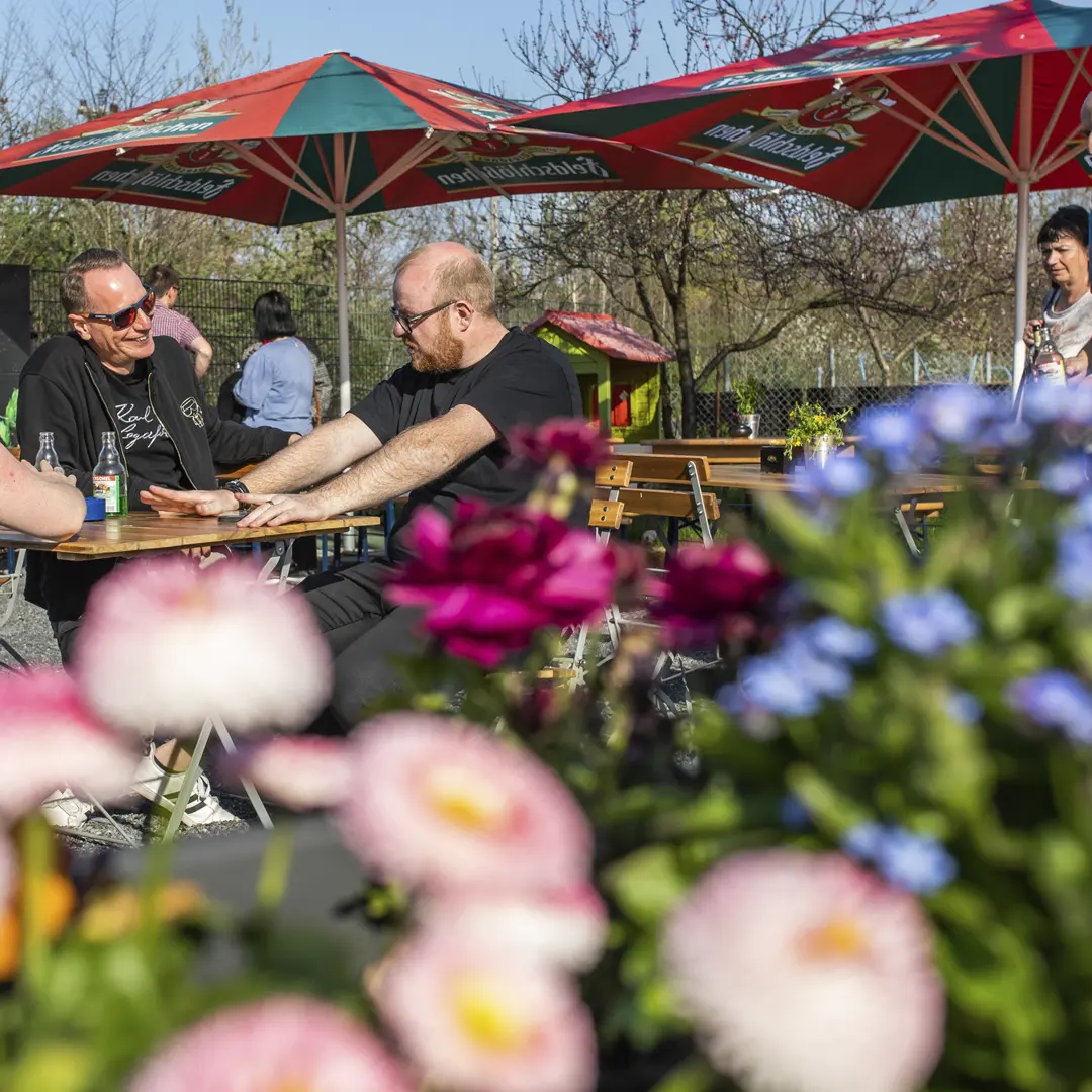 Gäste im Biergarten - Barock® Eventpark Dresden